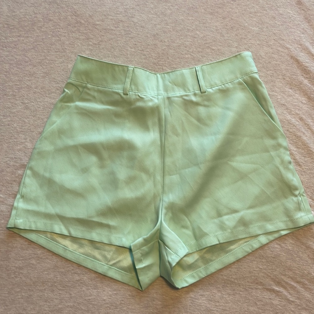Missguided Sage tailored short